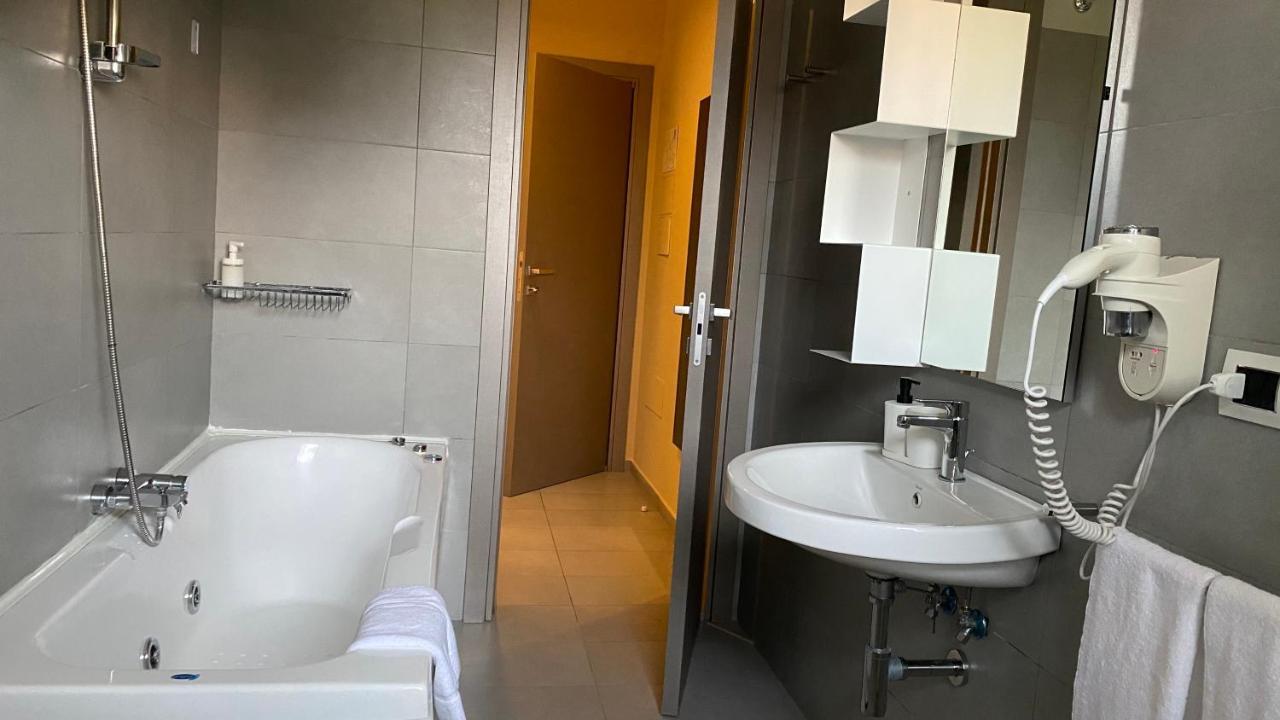 Victoria Hotel Pomigliano d'Arco Eksteriør bilde